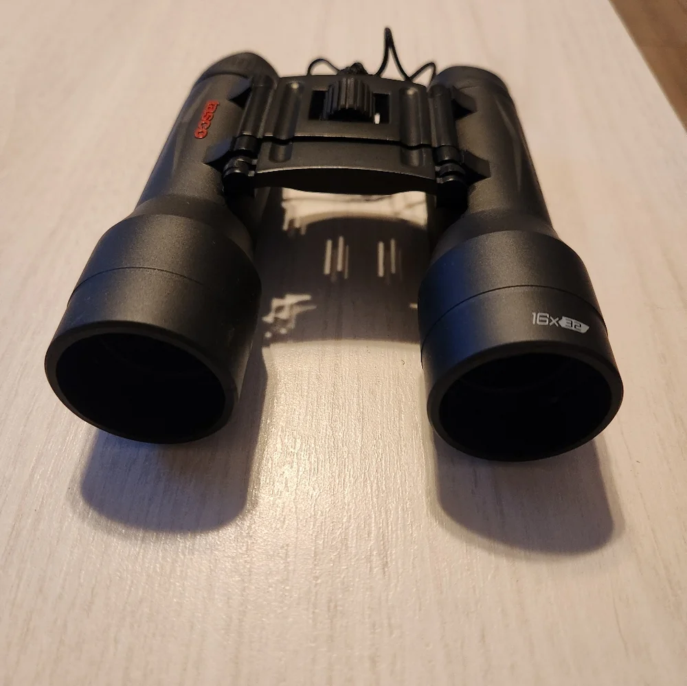 Tasco 16x32 Binoculars